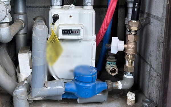 【犬山市】マンション共用部 給水ポンプ交換工事｜高架水槽方式を廃止し直圧切替でコスト削減（直圧式給水）