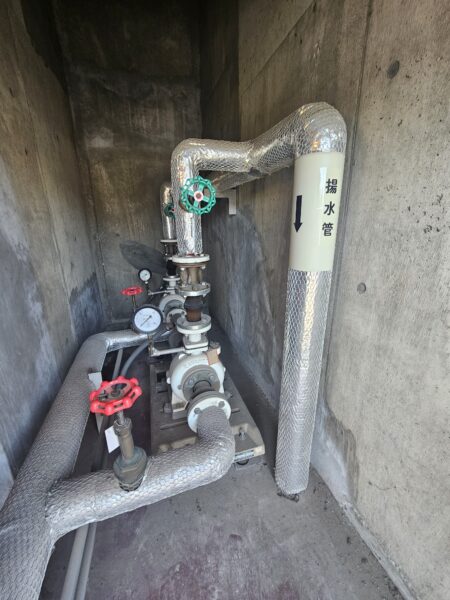 「突然水が出ない!」の悪夢を防ぐために。マンションの「揚水ポンプ」故障の緊急事態と、築30年での交換を強くおすすめする理由