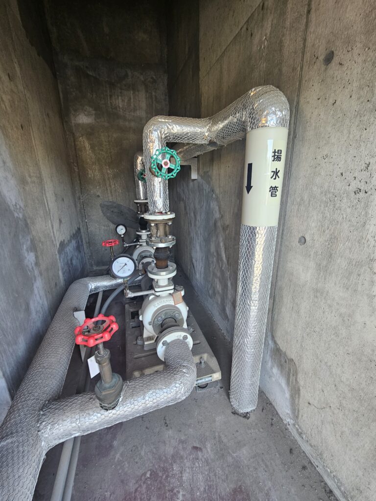 「突然水が出ない!」の悪夢を防ぐために。マンションの「揚水ポンプ」故障の緊急事態と、築30年での交換を強くおすすめする理由