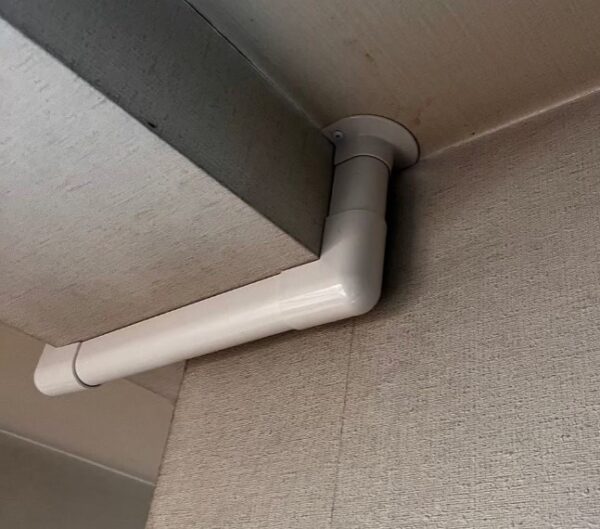 【マンションリフォーム】配管更新工事の「露出」と「隠蔽」を徹底比較！見た目を損なわない工法とは？